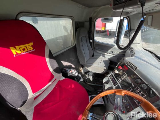 2010年式フレイトライナー コロンビア CL120