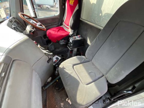 2010年式フレイトライナー コロンビア CL120