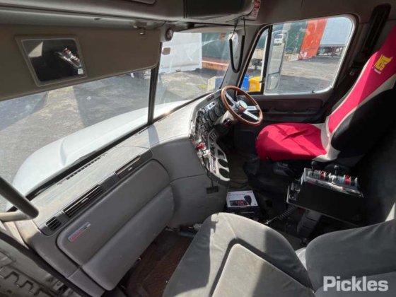 2010年式フレイトライナー コロンビア CL120