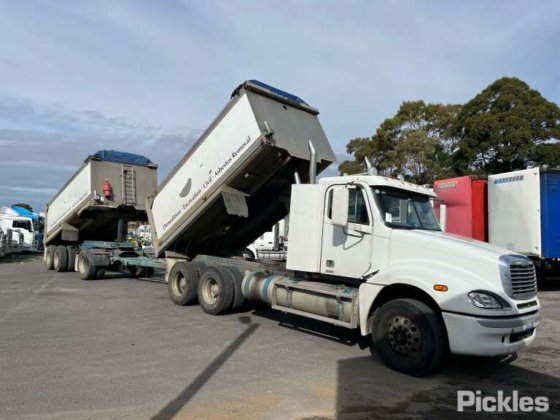 2010年式フレイトライナー コロンビア CL120