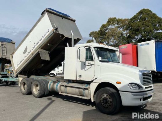 2010年式フレイトライナー コロンビア CL120