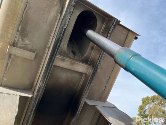 2010年式フレイトライナー コロンビア CL120