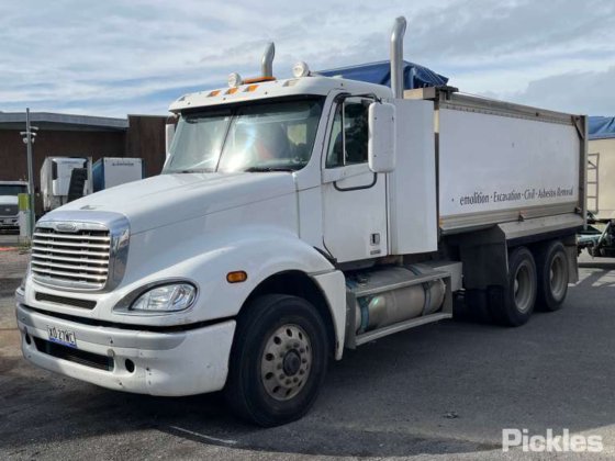 2010年式フレイトライナー コロンビア CL120