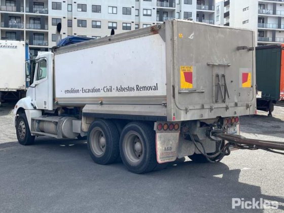 2010年式フレイトライナー コロンビア CL120