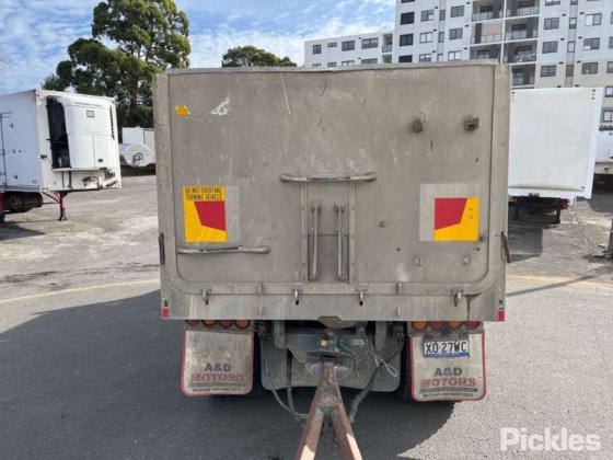 2010年式フレイトライナー コロンビア CL120