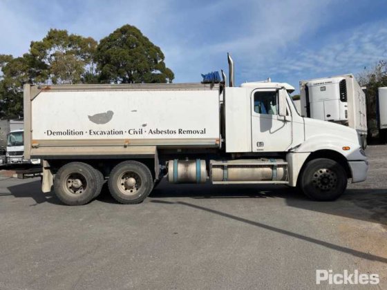 2010年式フレイトライナー コロンビア CL120