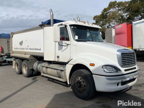 2010年式フレイトライナー コロンビア CL120