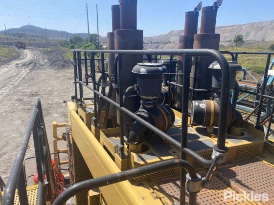 2011年式キャタピラー994F