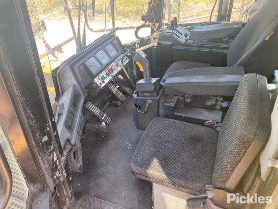 2011年式キャタピラー994F