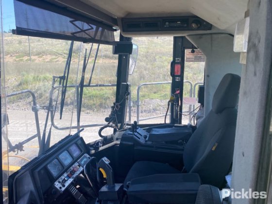 2011年式キャタピラー994F