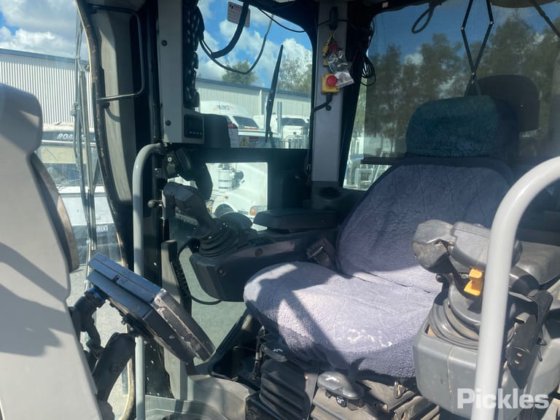 2017年式キャタピラー140M