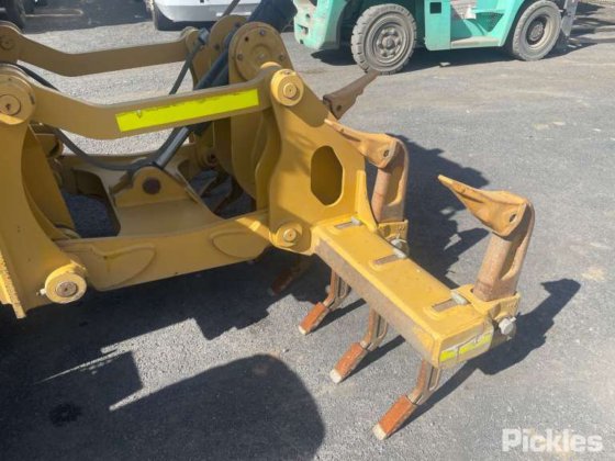 2017年式キャタピラー140M