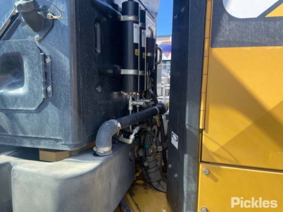 2017年式キャタピラー140M