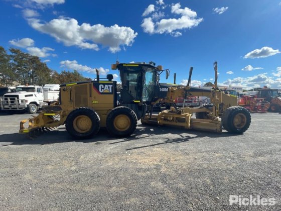 2017年式キャタピラー140M