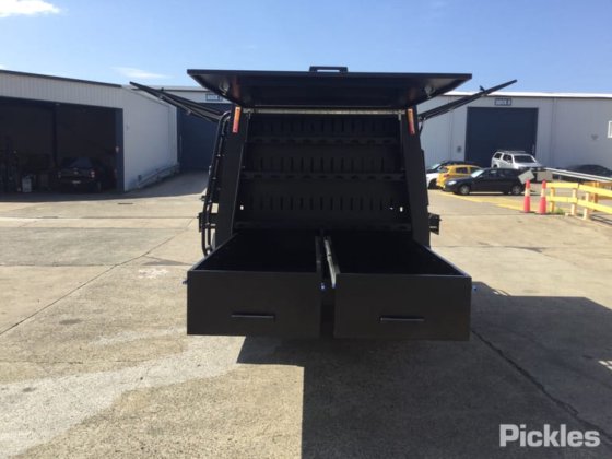 2025 绿色有限公司