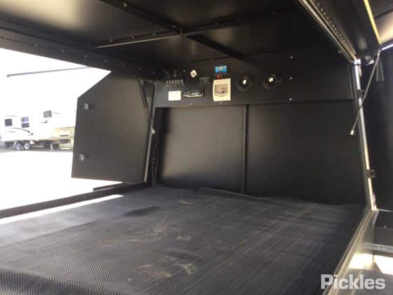 2025 绿色有限公司