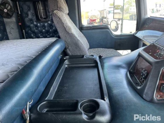 2008年式ケンワース K108