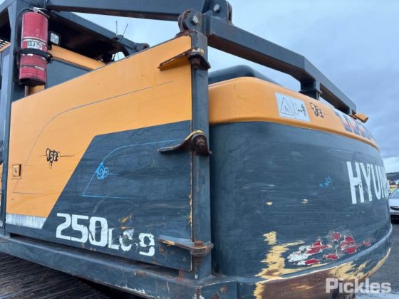 2012年式ヒュンダイ ロベックス 250LC-9