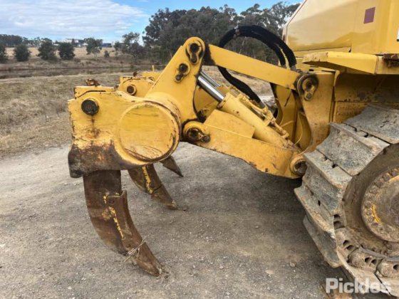 2016年式コマツD85EX-18