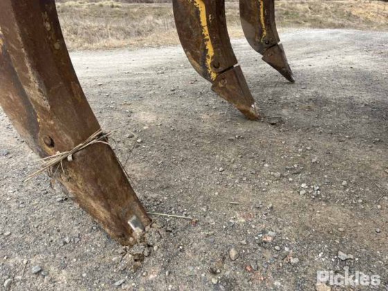 2016年式コマツD85EX-18