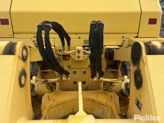 2016年式コマツD85EX-18