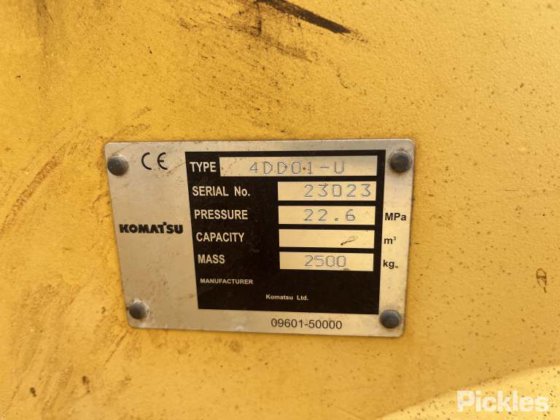 2016年式コマツD85EX-18