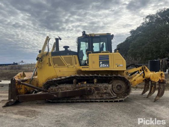 2016年式コマツD85EX-18