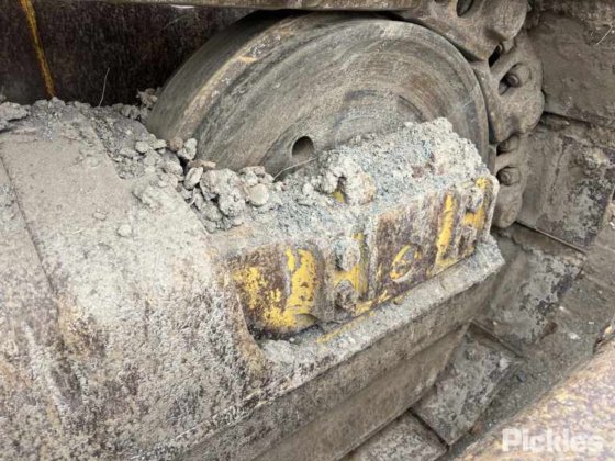 2016年式コマツD85EX-18