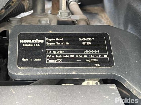 2016年式コマツD85EX-18