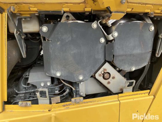 2016年式コマツD85EX-18