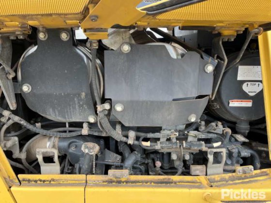 2016年式コマツD85EX-18