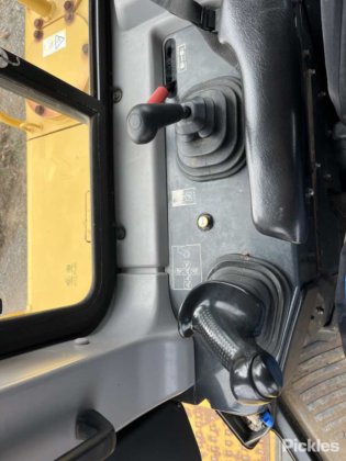 2016年式コマツD85EX-18