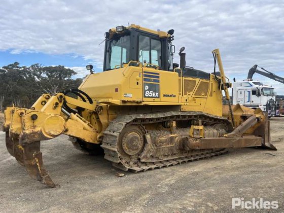 2016年式コマツD85EX-18
