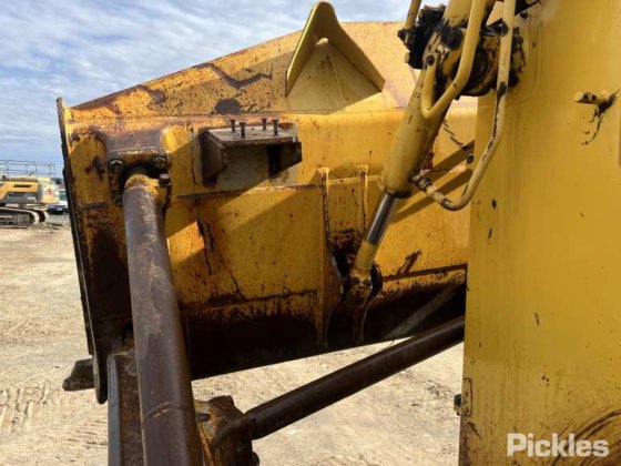 2016年式コマツD85EX-18