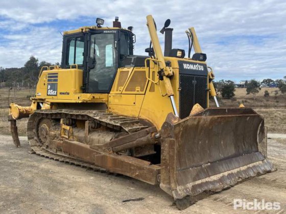 2016年式コマツD85EX-18