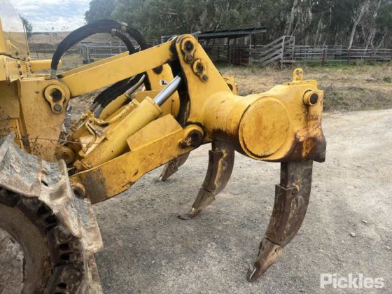 2016年式コマツD85EX-18