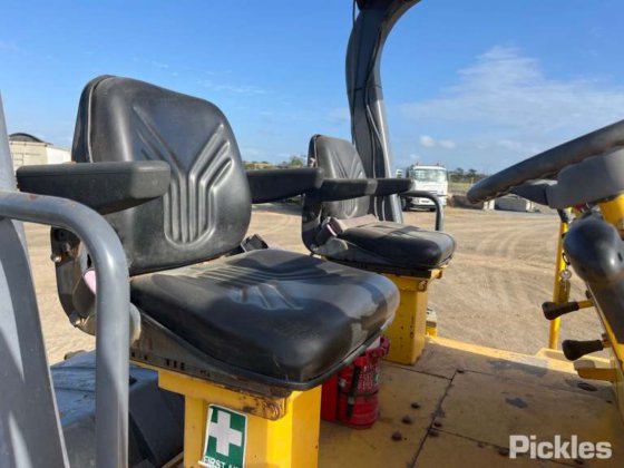 2011年式 サカイ GW750-2