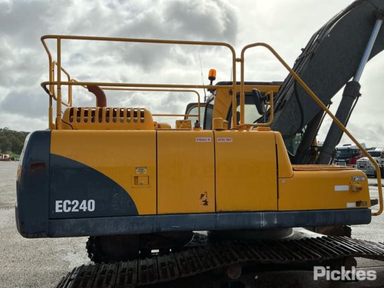 2005 Volvo EC240BLC