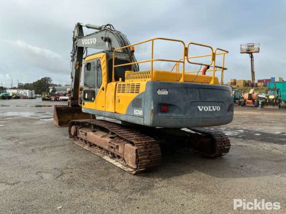 2005 Volvo EC240BLC