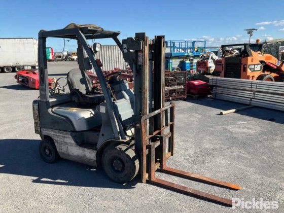 2004年式 日産 L01A15W