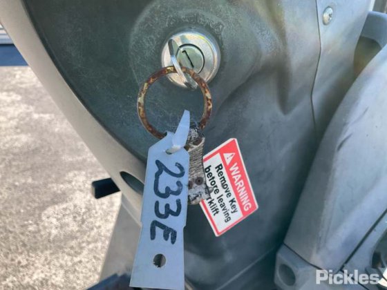 2004年式 日産 L01A15W