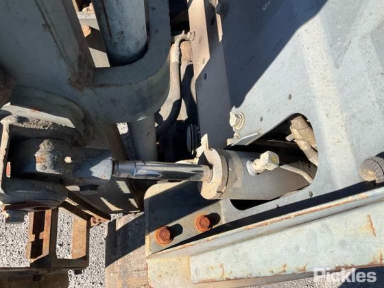 2004年式 日産 L01A15W