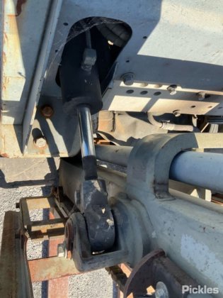 2004年式 日産 L01A15W