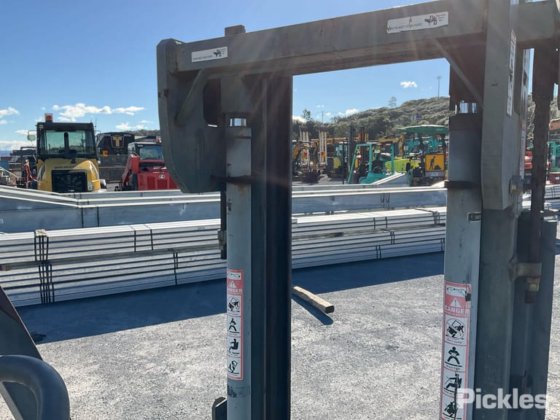 2004年式 日産 L01A15W