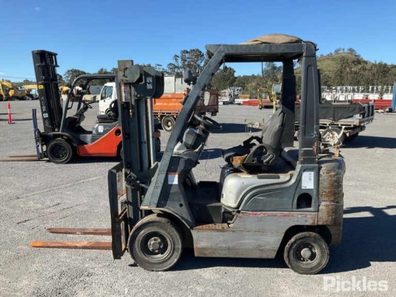 2004年式 日産 L01A15W