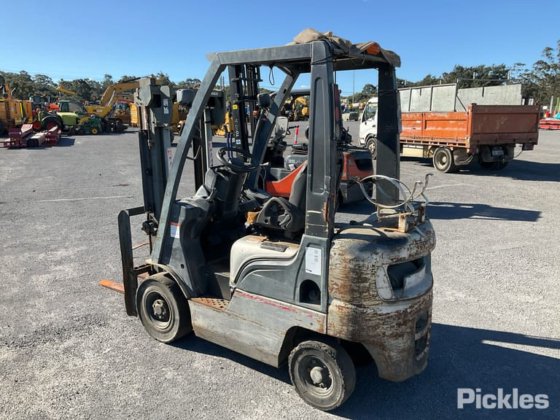 2004年式 日産 L01A15W