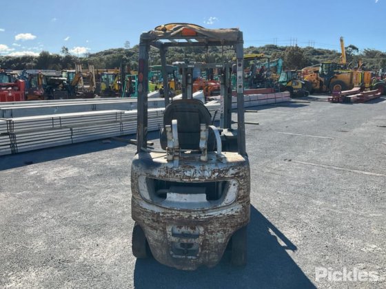 2004年式 日産 L01A15W