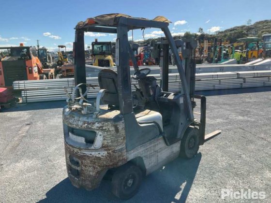 2004年式 日産 L01A15W