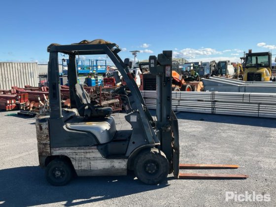 2004年式 日産 L01A15W