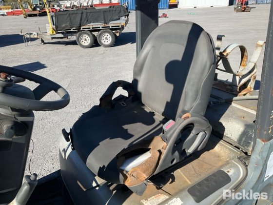 2004年式 日産 L01A15W